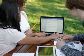 Parcours marketing digital complet pour maîtriser les actions terrain.